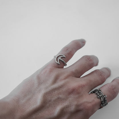 Hierarchy Studios - Crescent Moon Ring