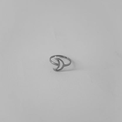 Hierarchy Studios - Crescent Moon Ring