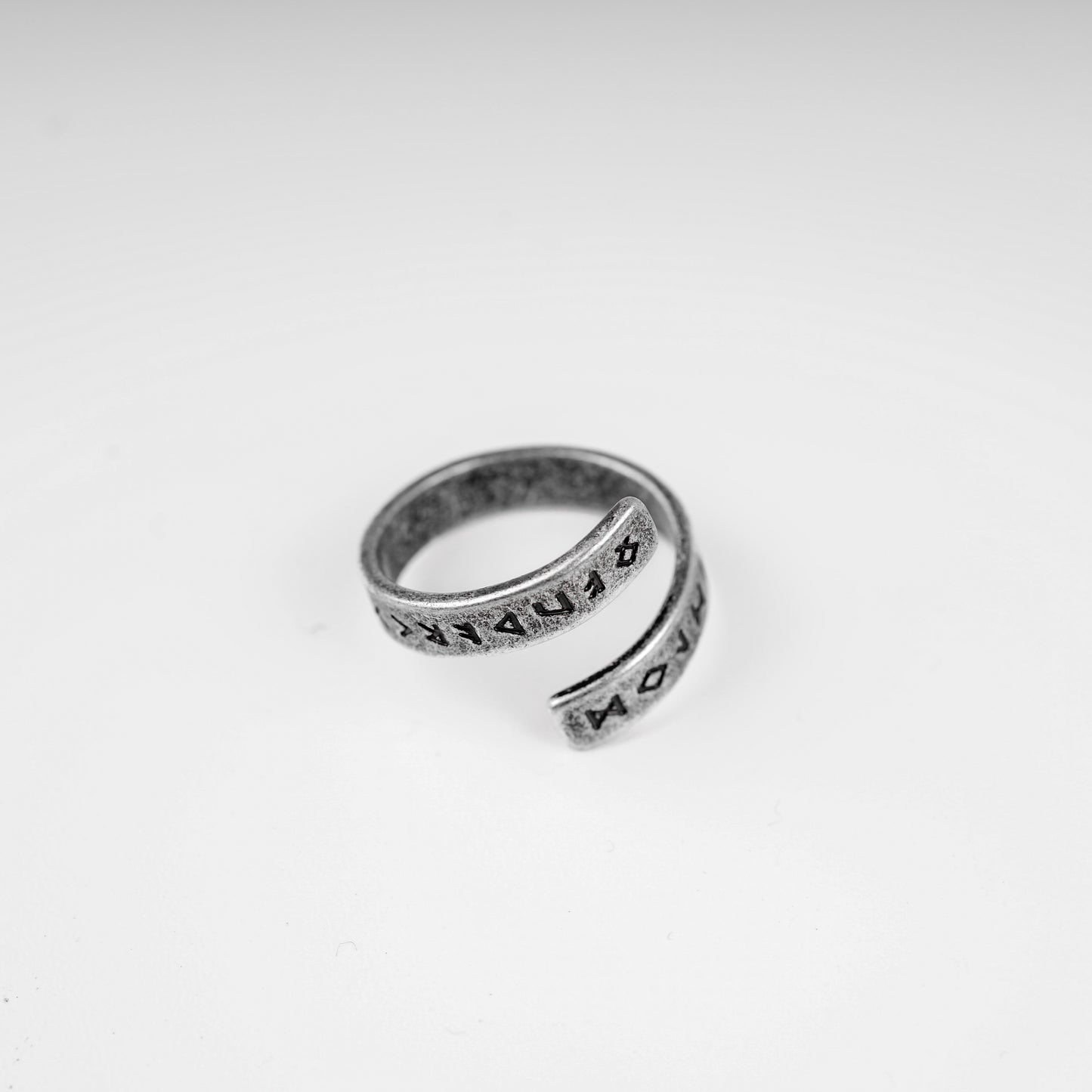 Hierarchy Studios -  Runic Circle Vintage Ring